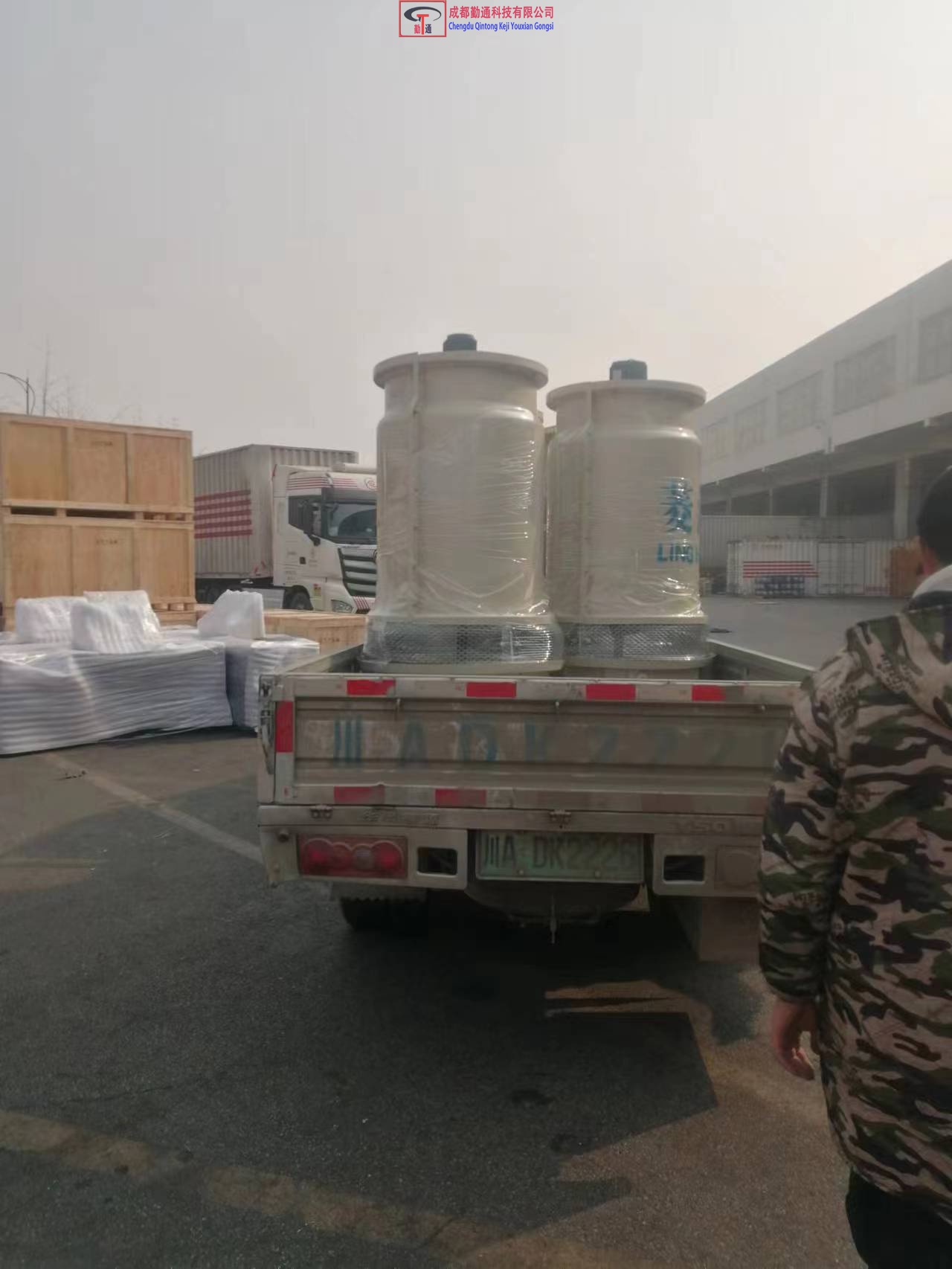 4台LH-10T冷却塔货拉拉直送-使用单位四川广汉米老头食品新线